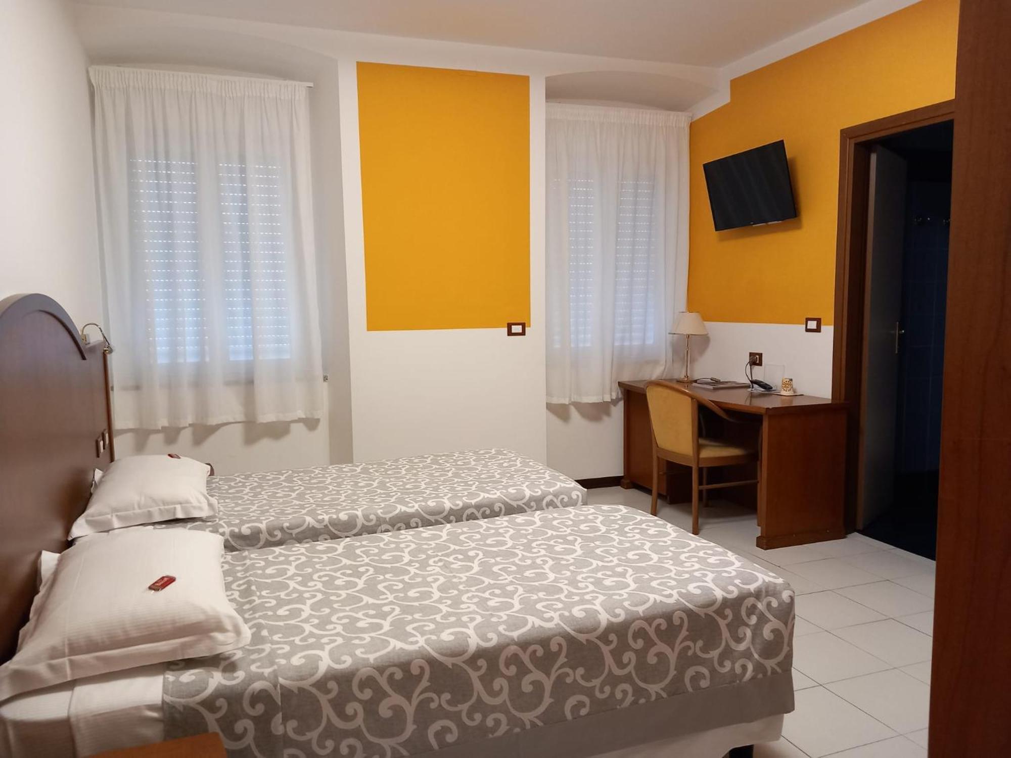 Hotel Italia Trieste Luaran gambar