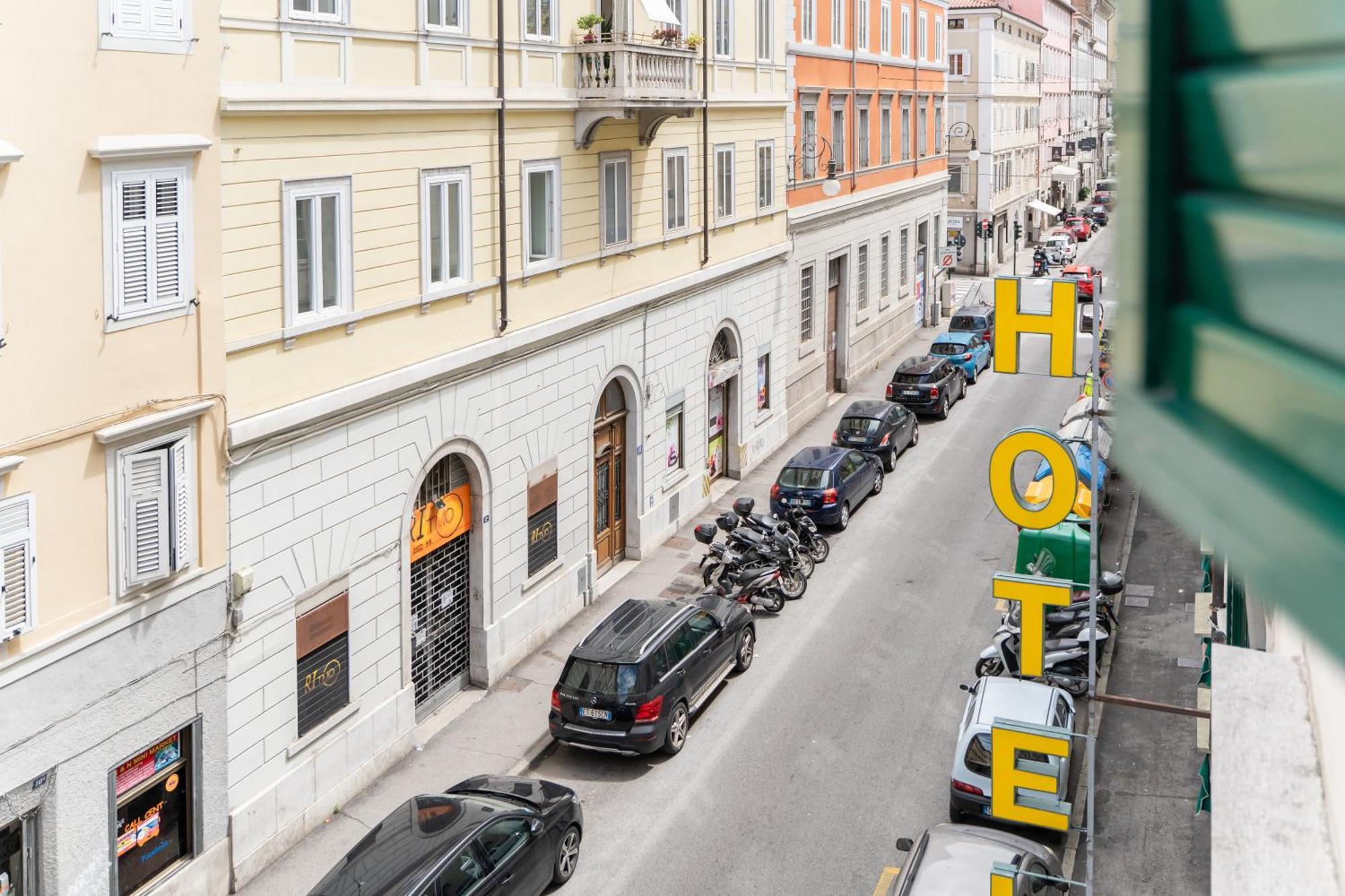 Hotel Italia Trieste Luaran gambar